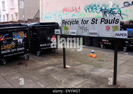 Un spazio di riciclaggio in san Paolo area di Bristol. Foto Stock
