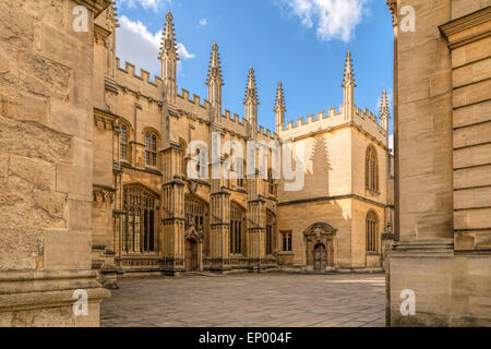 Vista sul cortile della biblioteca Bodleian, una delle più antiche biblioteche in Europa, Oxford, Inghilterra, Oxfordshire, Regno Unito. Foto Stock