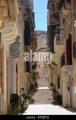 Tipica strada nella vittoriosa, Malta Foto Stock