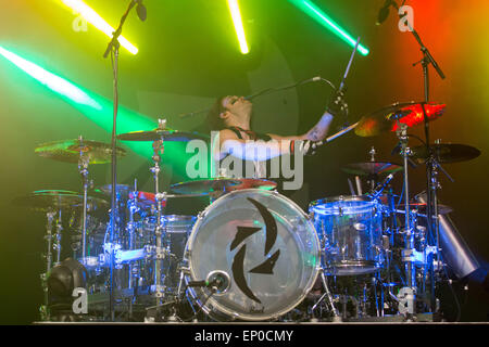 Il Somerset, Wisconsin, Stati Uniti d'America. 9 maggio 2015. Il batterista AREJAY HALE di Halestorm suona dal vivo sul palco durante la cerimonia inaugurale invasione del nord il festival di musica durante il 'il mondo il mese più clamoroso' ad anfiteatro di Somerset nel Somerset, Wisconsin © Daniel DeSlover/ZUMA filo/Alamy Live News Foto Stock