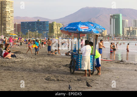 Ice Cream carrello sulla sabbiosa spiaggia Cavancha in Iquique, Cile Foto Stock