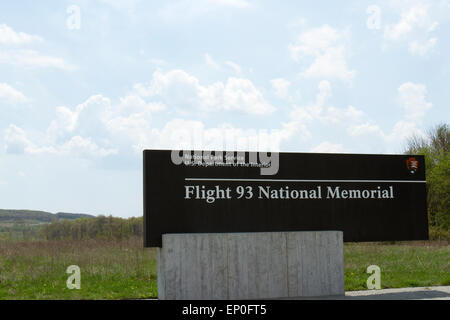 Contea di Somerset, PA, Stati Uniti d'America - 8 Maggio 2015 : segno davanti di volo 93 Monumento Nazionale di ingresso. Foto Stock