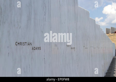 Contea di Somerset, PA, Stati Uniti d'America - 8 Maggio 2015 : Muro dei Nomi al volo 93 monumento nazionale di esecuzione tra il centro visitatori e crash Foto Stock