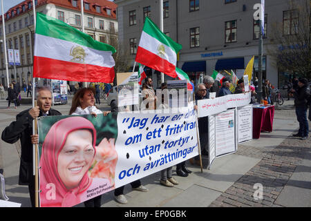 Iraniani in esilio protesta contro il governo iraniano a piazza Kungsportsplatsen a Göteborg, Svezia Foto Stock