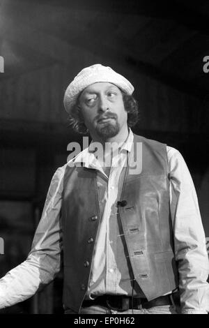 Deutscher Fernsehmoderator, Sänger und Komiker Karl Dall a circuizione mostra 'Jux und Dallerei', Dezember 1979. Presentatore tedesco, Foto Stock