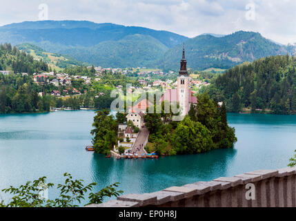 Bled, Alta Carniola, Slovenia. Chiesa dell'Assunzione sull isola di Bled. Foto Stock