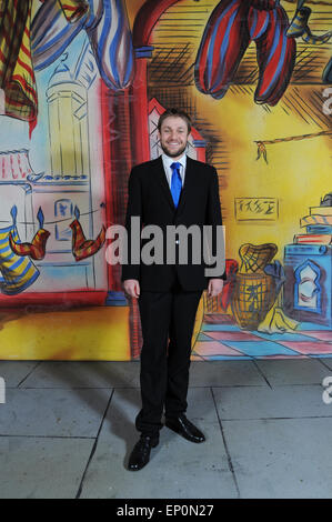 Ex Abbazia di Cavendish attore Thomas Howes starring in Aladdin a Dearne Playhouse Theatre, Barnsley, Regno Unito. Immagine: Scott Bairstow/Alamy Foto Stock