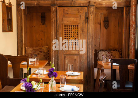 Area con posti a sedere con Chiesa confessionale, il Lark nella zona di Funk, Santa Barbara, California, Stati Uniti d'America Foto Stock