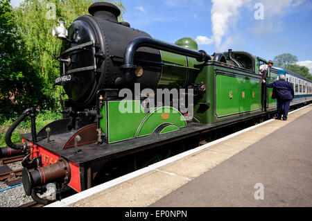 Un treno storico in Ongar stazione. Stazione ferroviaria Epping-Ongar attrazione in Essex. Foto Stock