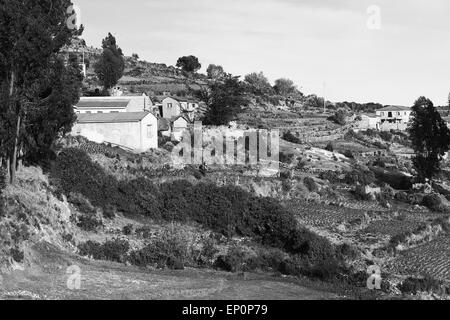 Case con giardini su Isla del Sol (Isola del Sole) nel Lago Titicaca, Bolivia Foto Stock