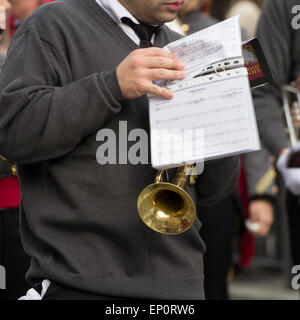 Musicista. Processione. La Settimana Santa. Foto Stock