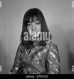 Deutsch griechische Sängerin Vicky Leandros bei einem Fotoshooting, Deutschland Ende 1960er Jahre. Tedesco Greco cantante Vicky Foto Stock