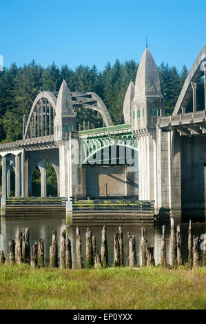 Il fiume Siuslaw ponte levatoio in Firenze, Oregon, Stati Uniti d'America Foto Stock