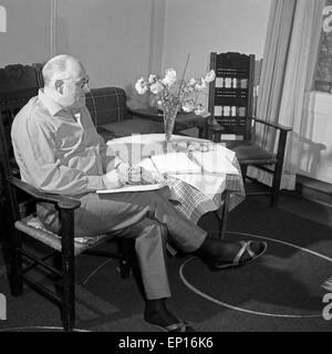 Deutscher Ballettmeister, Synchronsprecher und Schauspieler Benno Hoffmann, Deutschland 1960er Jahre. Il tedesco ballet master, d Foto Stock