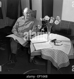 Deutscher Ballettmeister, Synchronsprecher und Schauspieler Benno Hoffmann, Deutschland 1960er Jahre. Il tedesco ballet master, d Foto Stock