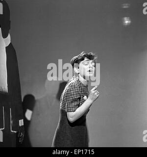 Italienische Schlagersängerin Rita Pavone, Deutschland 1960er Jahre. Italian Schlager cantante Rita Pavone, Germania 1960s. Foto Stock