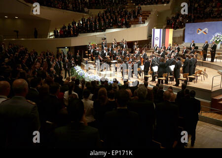 Ha invitato gli ospiti di prendere parte a una cerimonia in occasione del cinquantesimo anniversario delle relazioni diplomatiche tra Israele e la Germania a Berlino Philhamrmonic Orchestra, Germania, 12 maggio 2015. Foto: Wolfgang Kumm/dpa Foto Stock