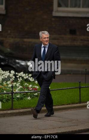 Andrew Jones, parlamentare conservatore sotto il Segretario di Stato del Dipartimento dei trasporti, arriva a Downing Street. Foto Stock