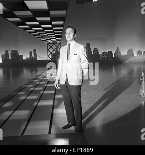 Der amerikanische Sänger Pat Boone zu Gast in der Musiksendung 'Musik aus Studio B', Deutschland 1960er Jahre. Cantante americana P Foto Stock