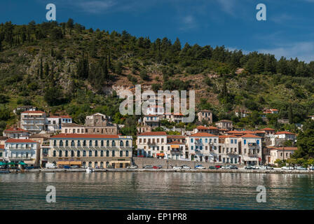 Le barche nel porto di gytheio in Grecia Foto Stock