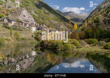 Tavascan serbatoio, Pallars Sobira, Lleida, Catalogna, Spagna Foto Stock