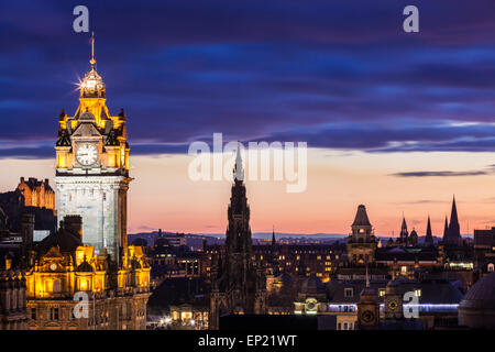 Edinburgh skyline al tramonto, Scotland, Regno Unito Foto Stock