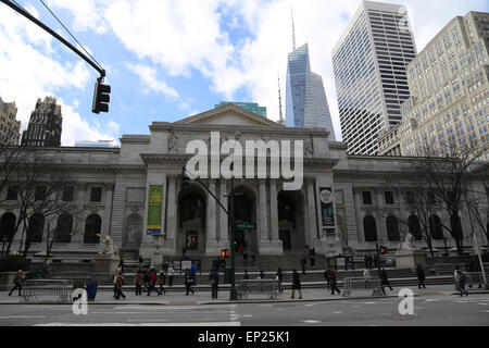 Stati Uniti. La città di New York. Biblioteca Pubblica di New York Bracnh principale. La parte inferiore di Manhattan. Facciata. Esterno. Foto Stock