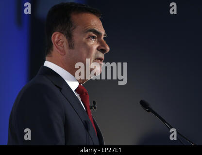 Yokohama, Giappone. 13 Maggio, 2015. Nissan Motors Chairman e CEO Carlos Ghosn parla durante una conferenza stampa per annunciare i risultati finanziari per i dodici mesi di Marzo 31, 2015 a Yokohama, nei pressi di Tokyo, Giappone, 13 maggio 2015. Nissan ha detto il margine operativo lordo è salito a 589.6 miliardi di yen per l'anno fiscale 2014, che rappresenta un 5,2% margine sui ricavi netti che hanno raggiunto 11.38 trilioni di yen (circa 94,98 miliardi di dollari per il periodo. © Stringer/Xinhua/Alamy Live News Foto Stock