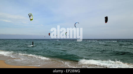 Il kitesurfing Barcelona Foto Stock