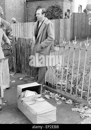 Leonard Rossiter, attore e stella della BBC serie di commedia, la Caduta e Ascesa di Reginald Perrin, raffigurato su posizione, 26 ottobre 1978. Foto Stock