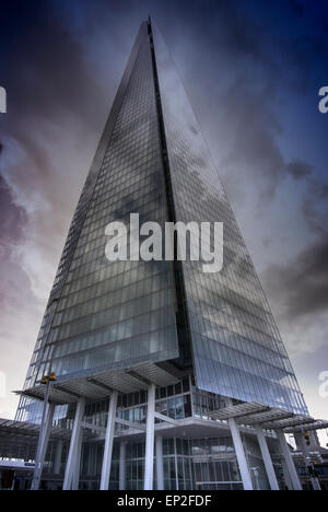 Londra, Inghilterra - Maggio 11th, 2015: l'edificio di Shard, è attualmente il più grande edificio nell'Unione europea. Foto Stock