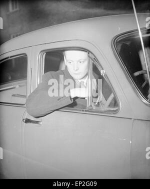 Edward Douglas-Scott-Montagu, terzo Barone Montagu di Beaulieu, a Winchester Crown Court, 17 marzo 1954. Foto Stock