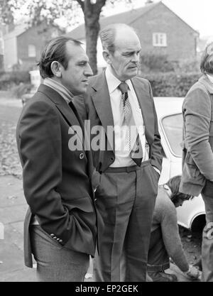 Leonard Rossiter e John Barron - CJ - stelle della BBC serie di commedia, la Caduta e Ascesa di Reginald Perrin, raffigurato in posizione in quanto le scene del film per la prossima serie, 26 ottobre 1978. Foto Stock