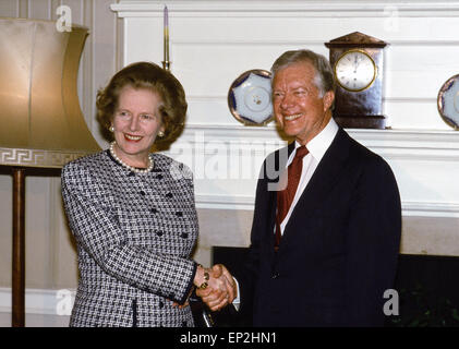 Margaret Thatcher PM ed ex Presidente statunitense Jimmy Carter, nella foto insieme a 10 Downing Street, Londra, 19 giugno 1987. Foto Stock