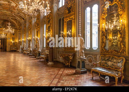 La galleria di specchi a Palazzo Doria Pamphilj di Roma, Italia Foto Stock