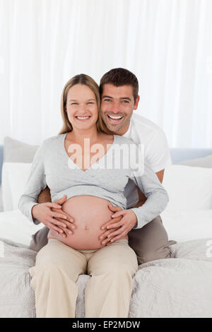 Ritratto di un bel paio di futuri genitori Foto Stock