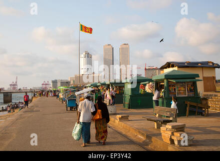 Bancarelle sul lungomare a Galle Face Green, Colombo, Sri Lanka, Asia Foto Stock