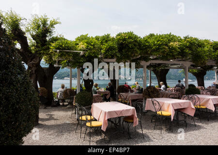 Ristorante esterno a Bellagio Lago di Como lombardia italia Foto Stock