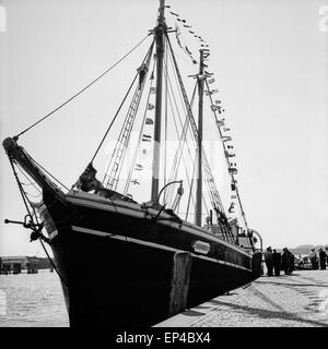 Das Schiff 'Heimweh', un tag diesem gechartert von der Plattenfirma 'critica Polydor' im Hafen von Hamburg, Deutschland 1950er Jahre. Sa Foto Stock