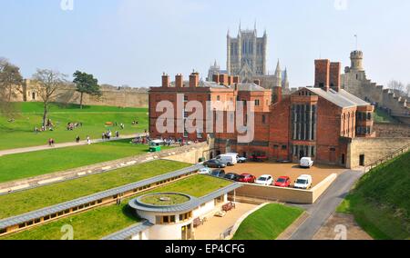 Lincoln, Regno Unito - 9 Aprile 2015: Lincoln Castle è un importante castello costruito in East Midlands, Inghilterra durante la fine del XI secolo Foto Stock