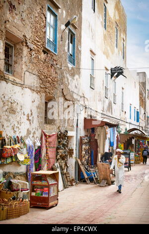 Essaouira, una delle stradine della medina. Il Marocco Foto Stock