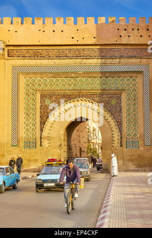 Meknes, Town Gate Bab el-Khamis nella Medina. Il Marocco Foto Stock