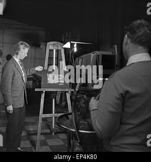 Filmaufnahmen zu der Verfilmung der Oper "Gianni Schicchi" von Giacomo Puccini di Amburgo, Deutschland 1960er Jahre. La produzione di t Foto Stock