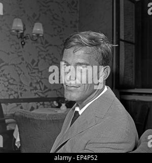 Deutscher Schauspieler und Hörspielsprecher Hellmut Lange in Amburgo, Deutschland 1960er Jahre. Attore tedesco e dramma audio Foto Stock