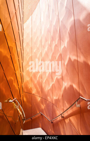 Scale e giustapposizione delle pareti ruvide. Milano Expo 2015, padiglione degli EMIRATI ARABI UNITI, Milano, Italia. Architetto: Foster + Partner, 2015. Foto Stock