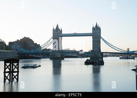 Il Tower Bridge di Londra, sul fiume Tamigi. Credito: lee ramsden / alamy Foto Stock