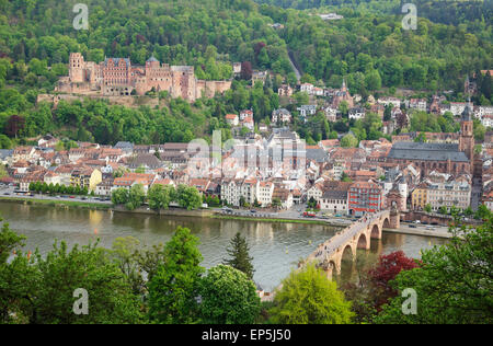 Vista sulla città e con il castello, Altstadt e il fiume Neckar, Heidelberg, Baden-Württemberg, Germania Foto Stock