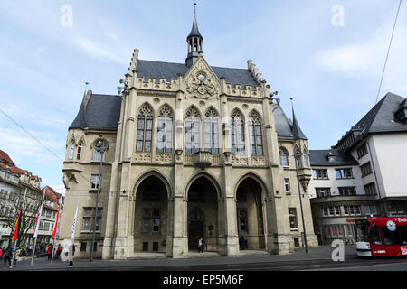 Il municipio (Rathaus) a Erfurt, Germania. L'edificio sorge sul Fischmarkt. Foto Stock