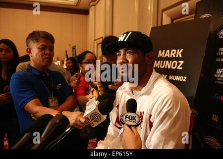 Pasay City, Filippine. 14 Maggio, 2015. Mark Munoz colloqui alla media al Solaire Resort e Casinò di Pasay City. UFC fighters ha parlato di la media di due giorni in anticipo della loro lotta programmata presso il centro commerciale Mall of Asia Arena il 16 di maggio. Credito: PACIFIC PRESS/Alamy Live News Foto Stock