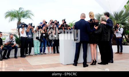 Cannes, Francia. 14 Maggio, 2015. Tom Hardy.Charlize Theron. Nicholas Hoult frequentare il Photocall forMAD t max al festival di pellicola di Cannes il 13 maggio 2015. Credito: Peter Phillips/Alamy Live News Foto Stock